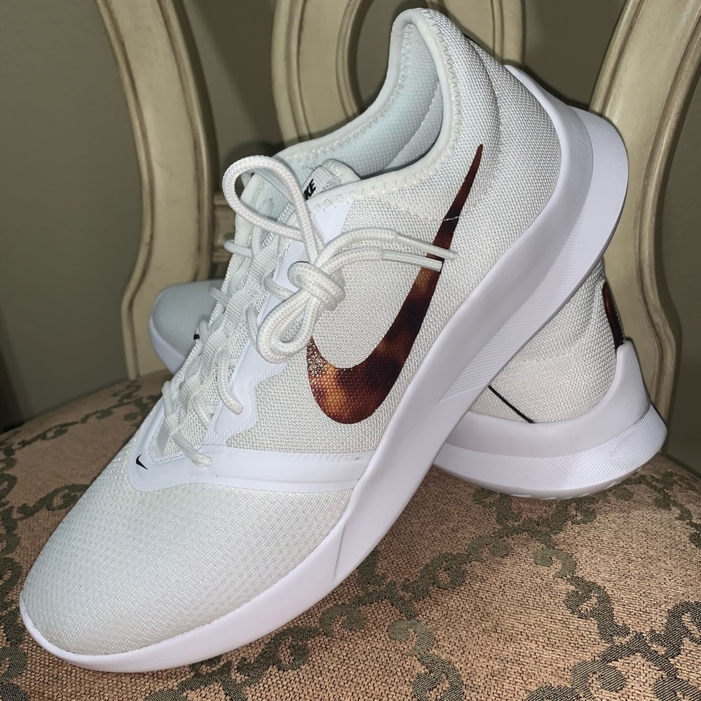 SIZE 10 NIKE WOMENS SNEAKERS NEW